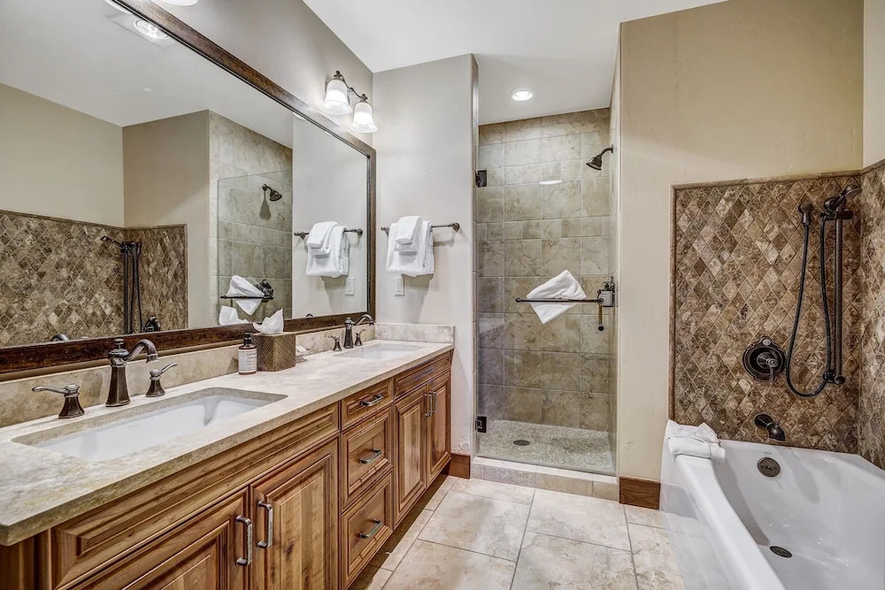 Crystal Peak Lodge C7000 - Cl2l - 2 Br Condo