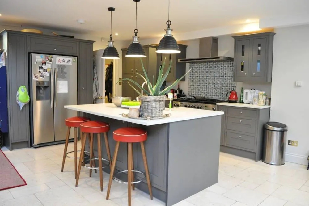 Spacious 2 Bedroom Property in Great Location