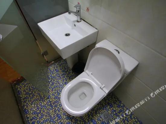 Juntai  Hotel (Metro Station, Loushanguan Road, Shanghai)