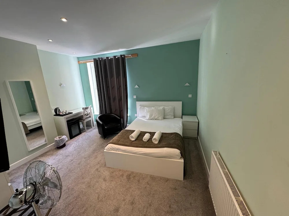 The George Hotel