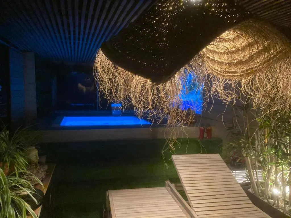 The Black Boutique -- Turistea Suites