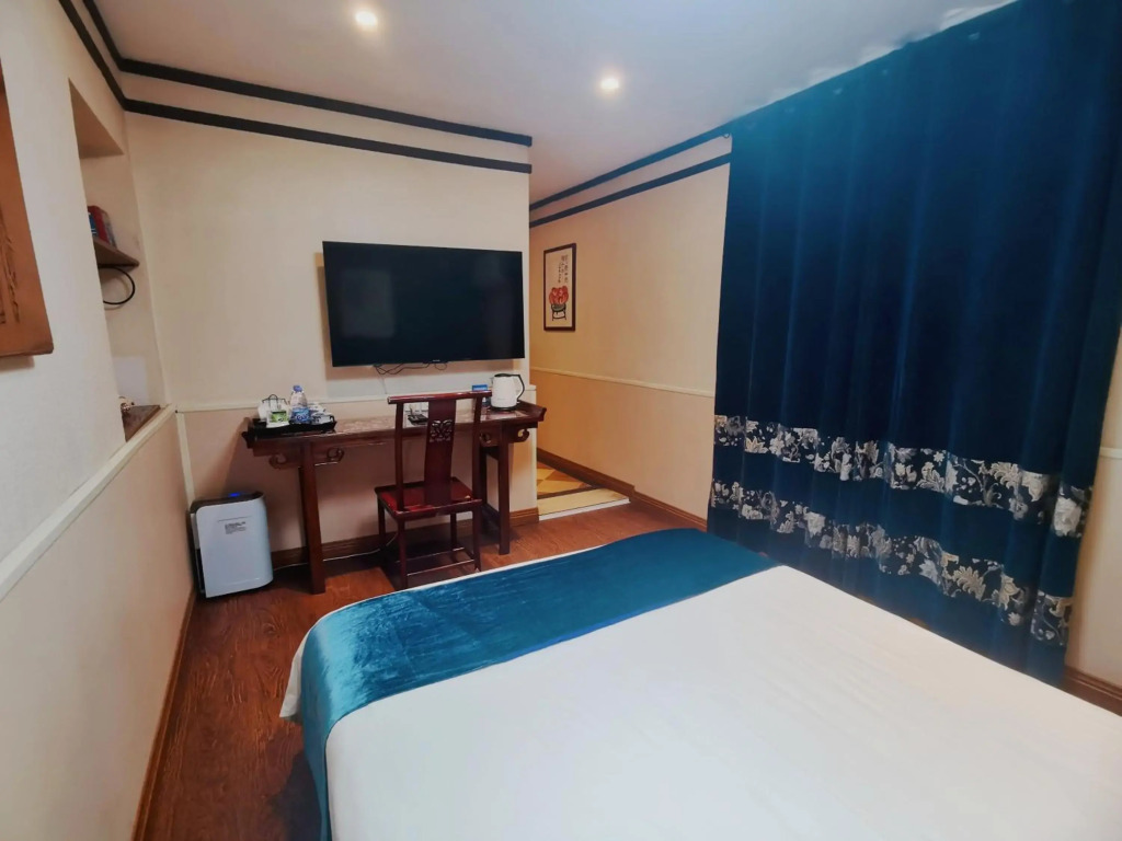Wenjun Courtyard Hotel Chengdu ,English-Speaking , Pick-up Service ,Laundry Service , Local Tours