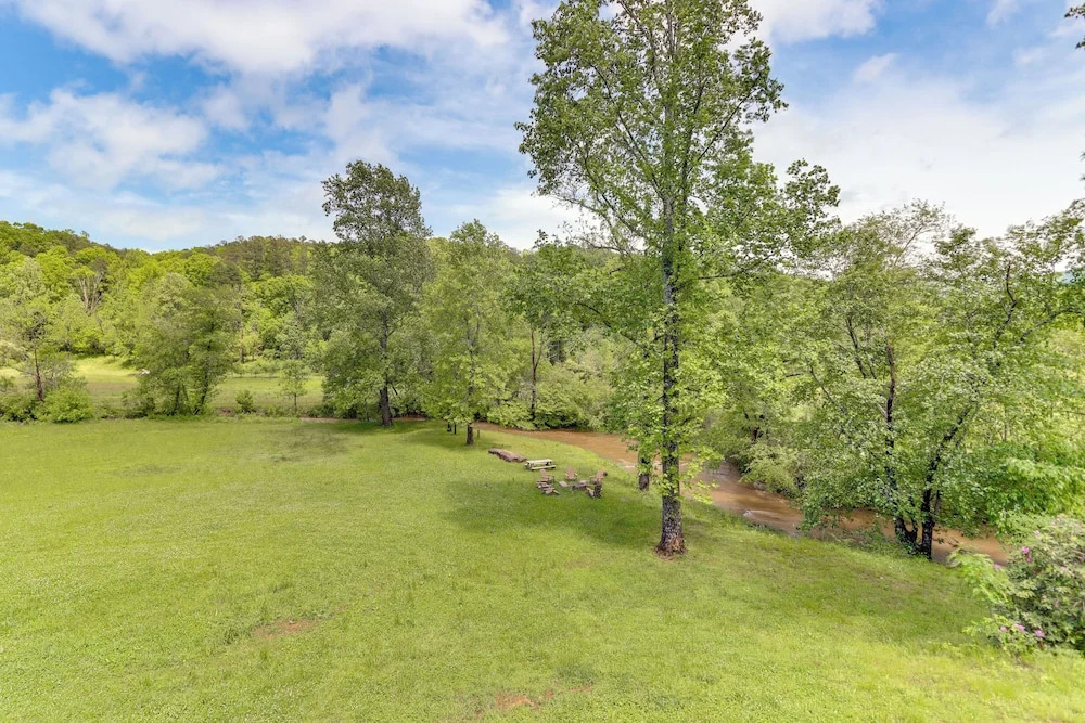 Riffle Run Cabin: River Access, Hot Tub, Game Room