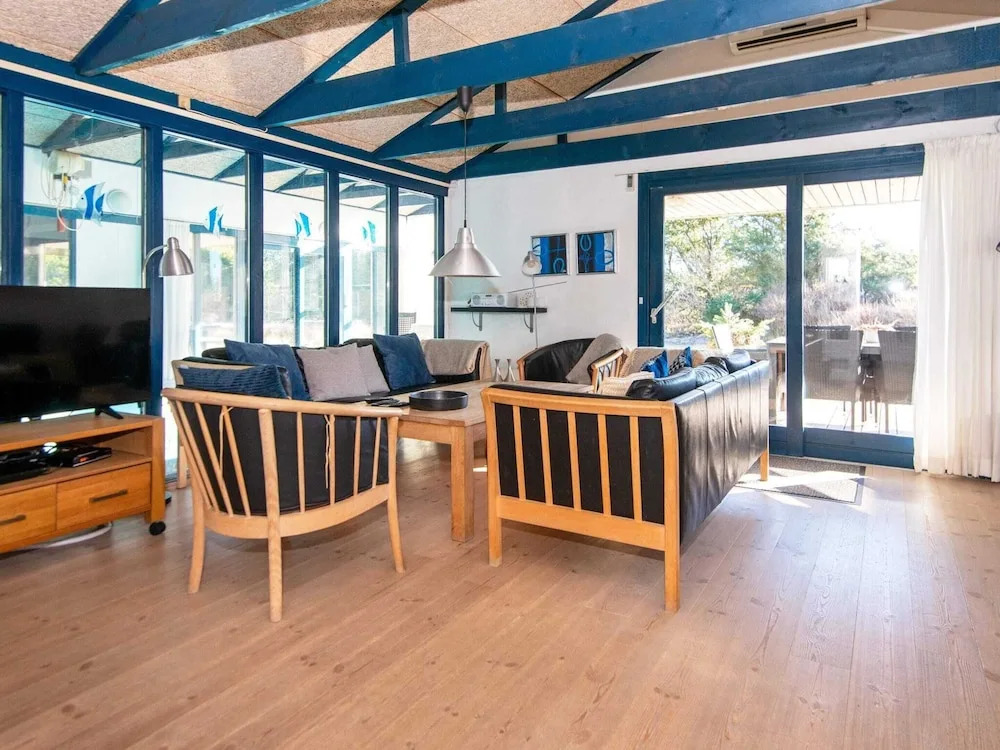 Wheelchair Accesible Cottage With Pool