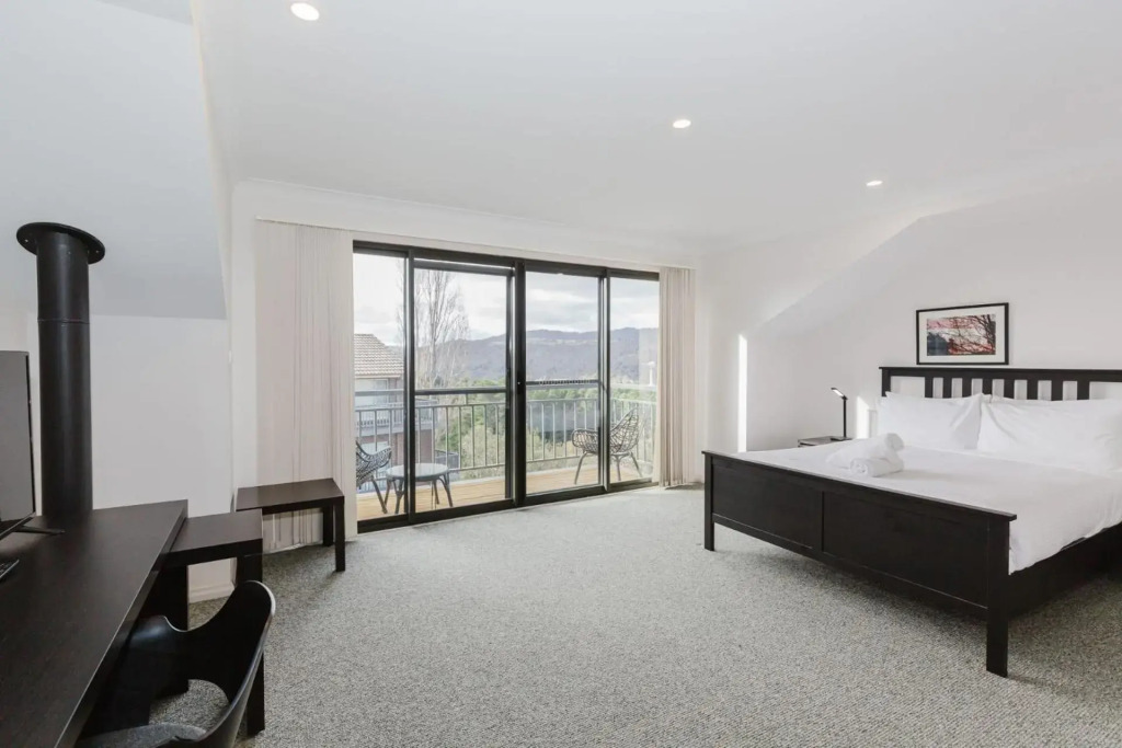 Pentagon 2 65 Gippsland Street