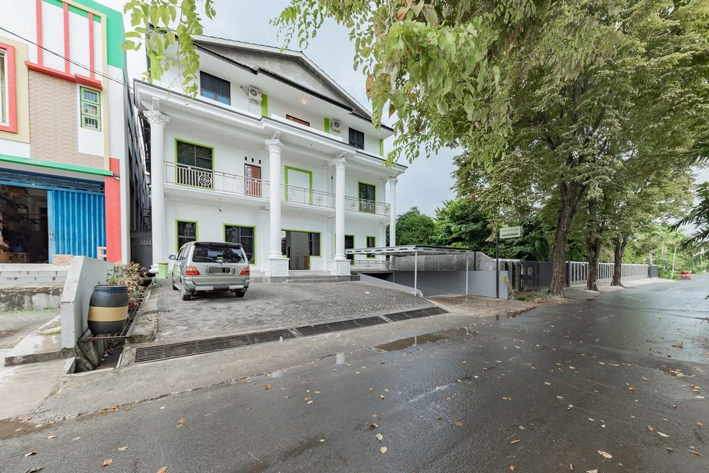 Urbanview Hotel Syariah 99 Banjarbaru by RedDoorz