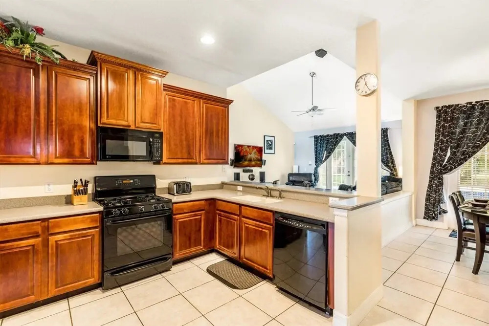 Stunning 7 bed home w/ south facing, private pool, spa & cinema room - Near Disney - 468