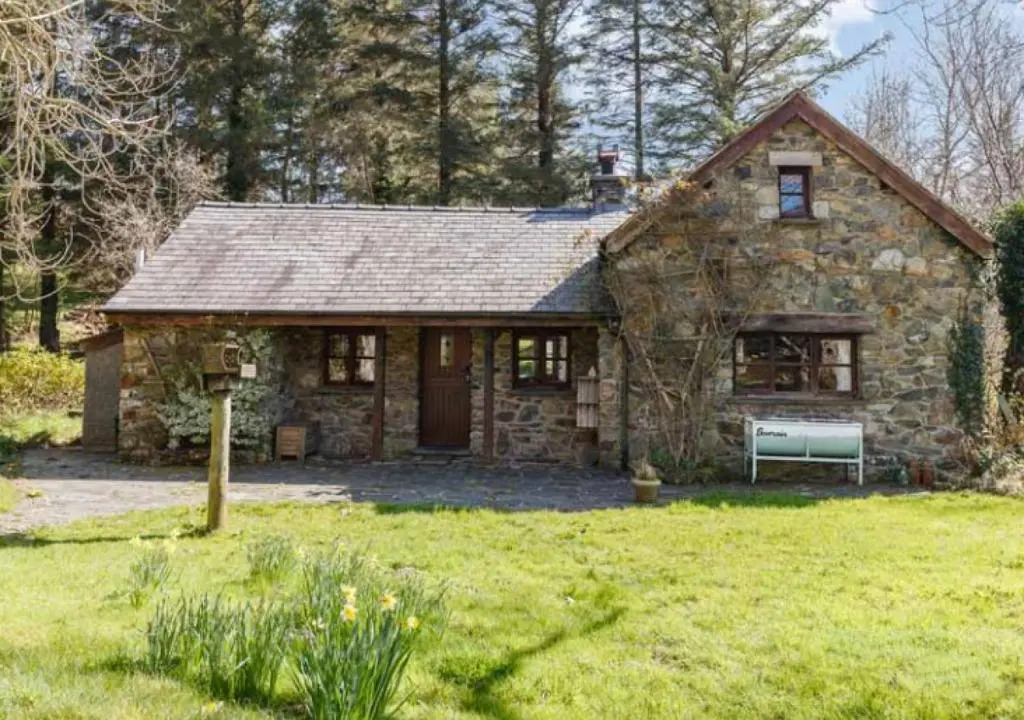 3 Bed in Llanrhychwyn oc-wag577
