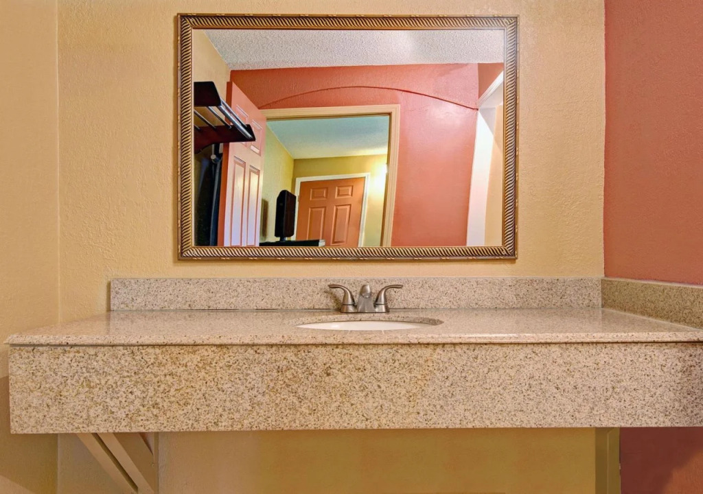 Days Inn by Wyndham Kansas City