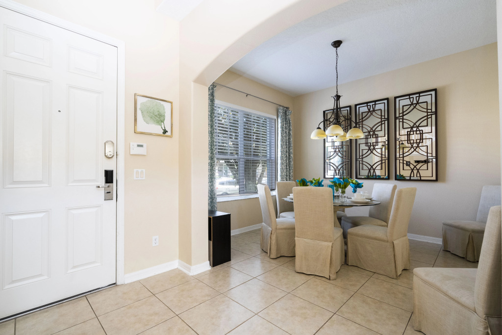 Stunning 5 Bd Home w/ Pool Close to Disney 7420