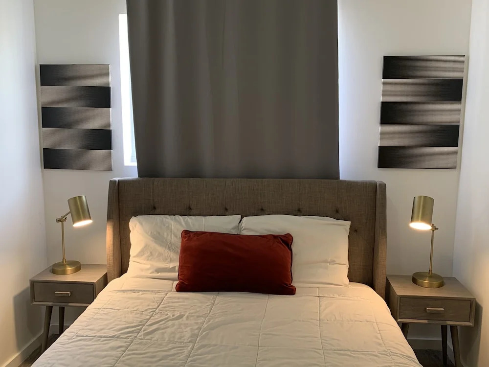 8th Suites