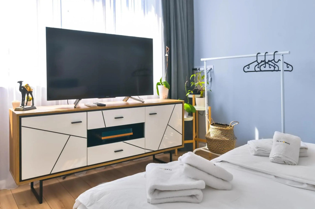 - The Blue Apartment - 1BD with Artistic Interior Design