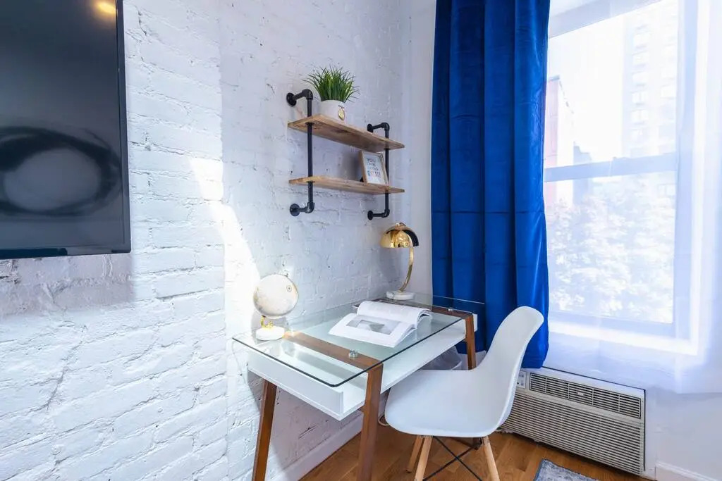 26-4a New Studio Prime 20 s W D Shared Courtyard