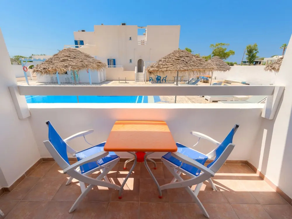 Andreas Studio Perissa in Santorini