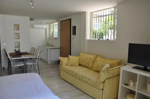 Cosy Studio with Garden / Individual apartment
