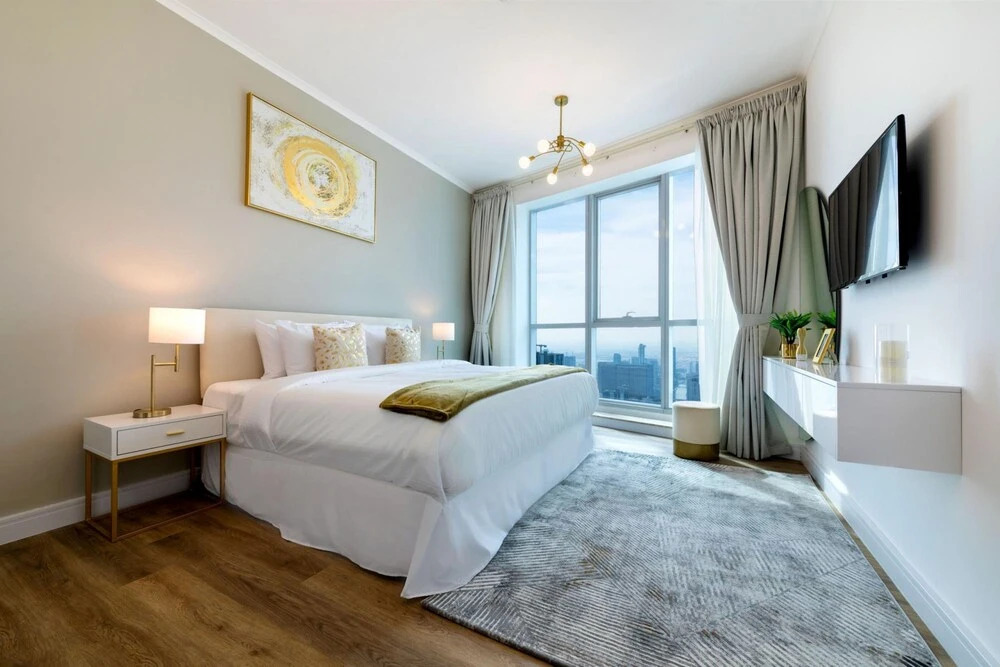 High-floor Trendy Apt w Marina Palm Ocean Vws