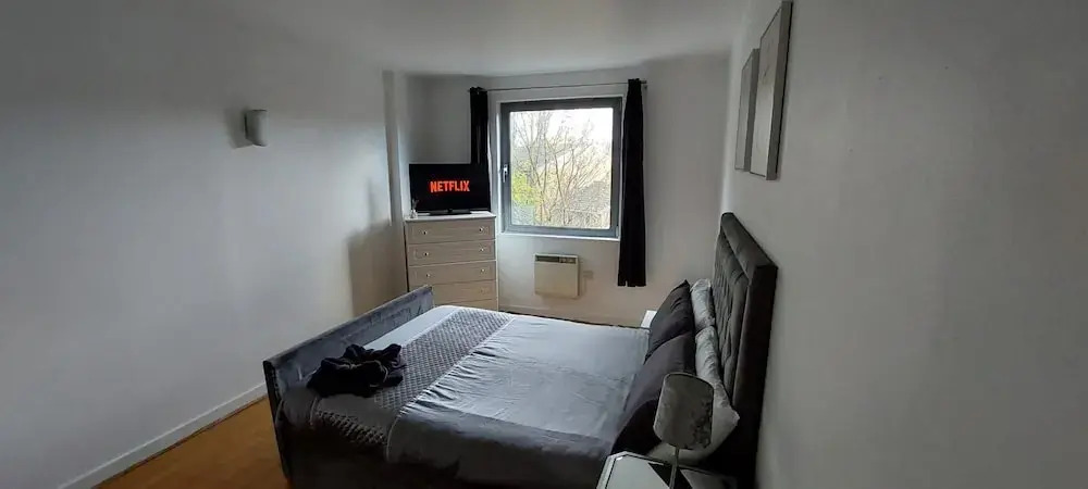 1br-4guests-pool-gym-parking-neargreenwich