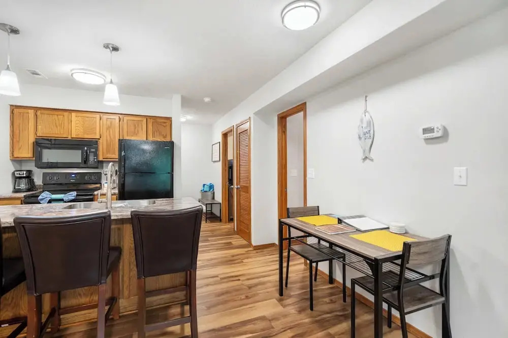 The Greenview Haven: Cozy For 6!