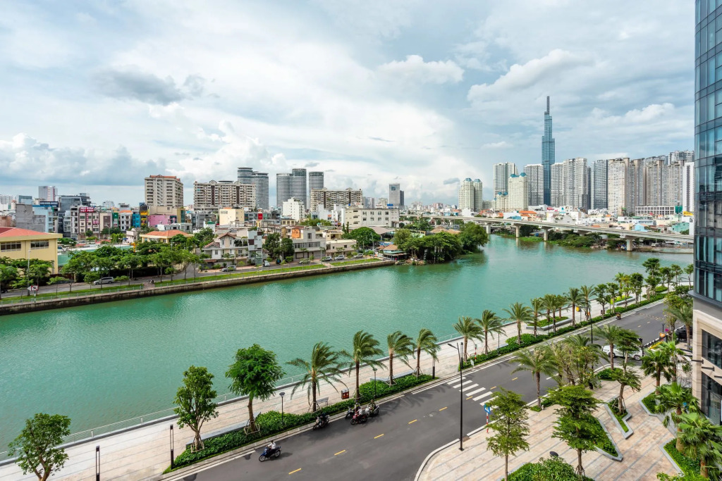 Urban House Saigon - Golden River