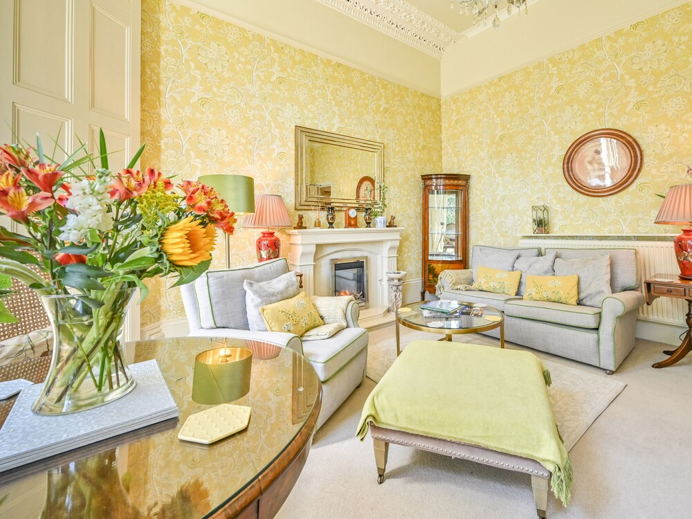 Muntham Deluxe Apartment 2