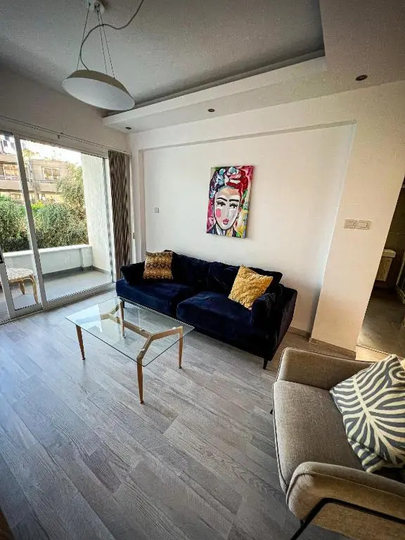 200M From Beach 2 Bedroom
