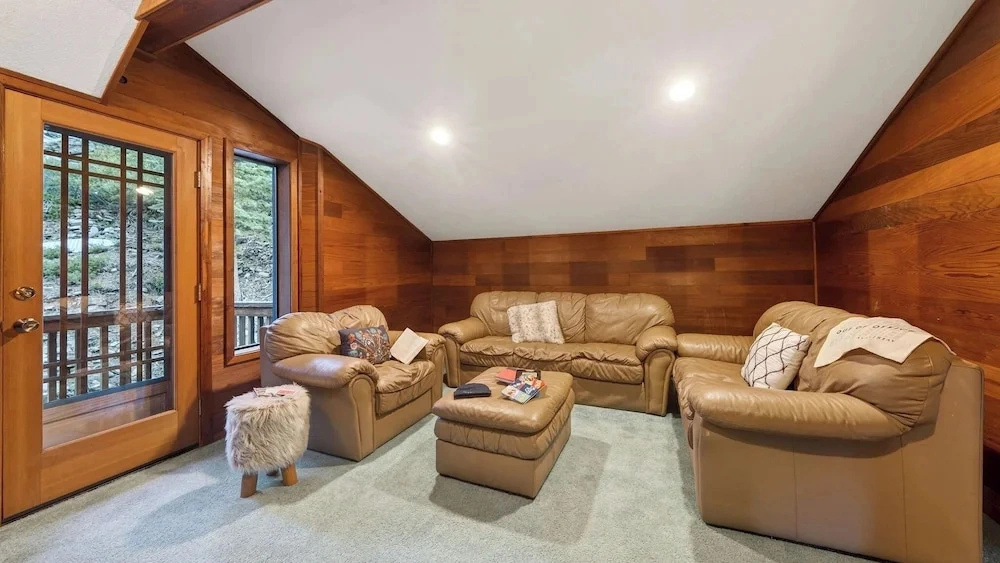Grand Elk Chalet by Avantstay Private Beach + Pier + Hot Tub Historic A-frame in Carnelian Bay Near Tahoe City + Hiking Trails