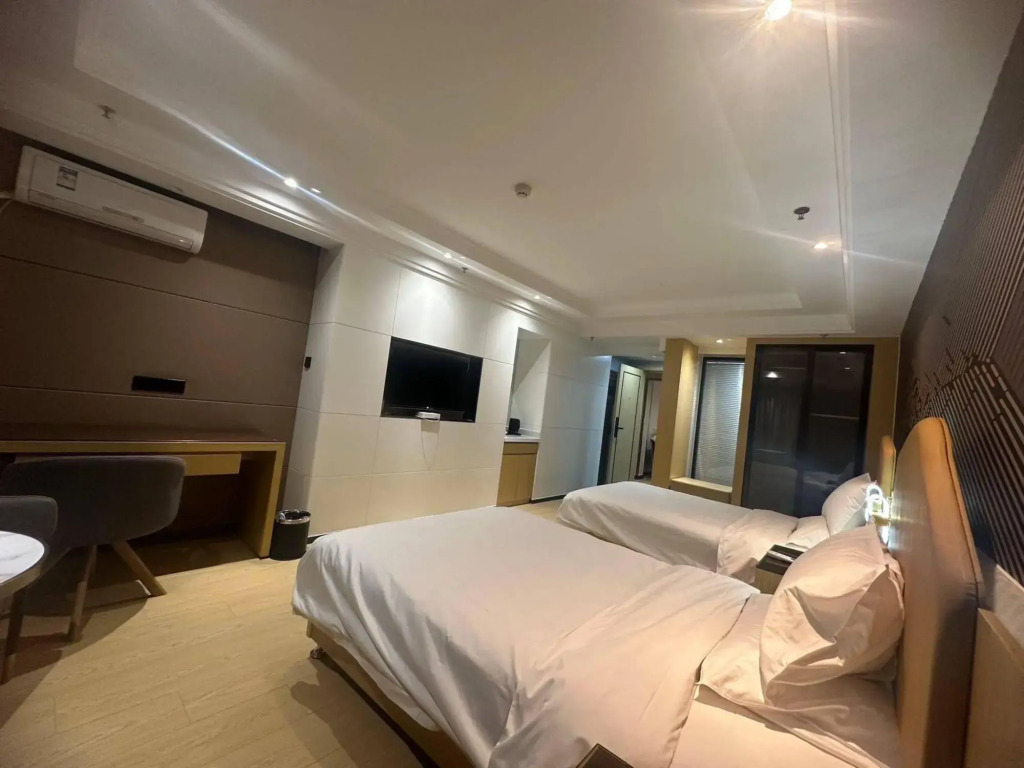 IU Hotel (Urumqi International Airport Yingbin Road)