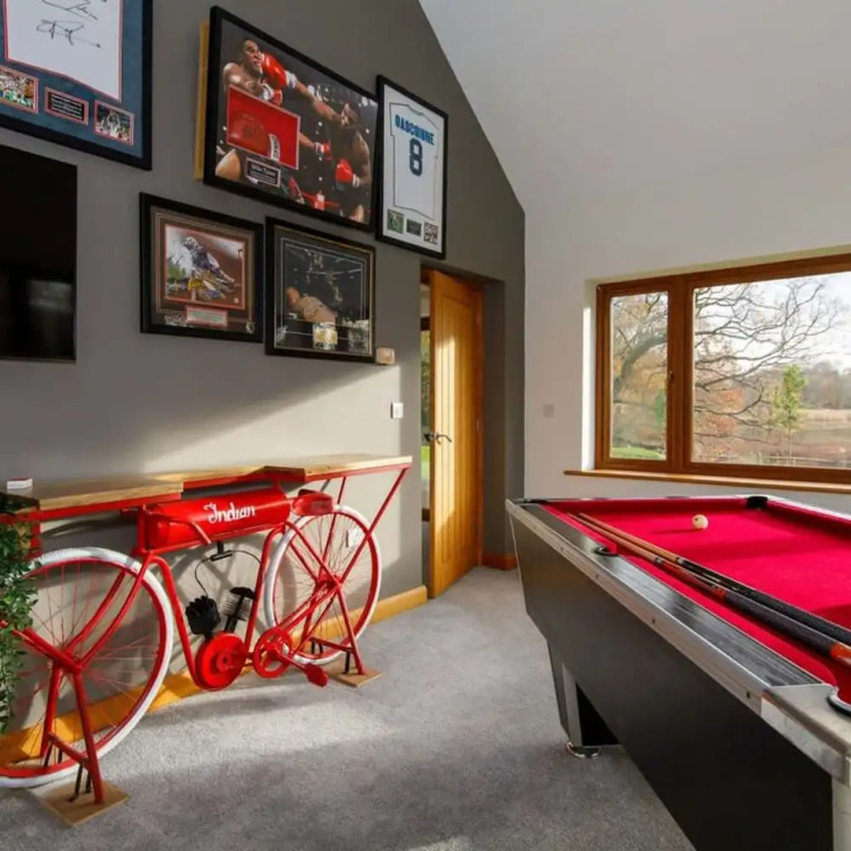 Serene Riverside 6BR Luxury Retreat in Curdridge