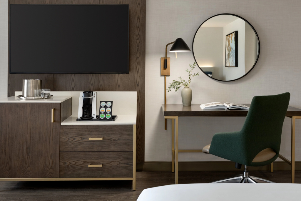 Crowne Plaza Seattle - No Resort Fee - Newly Renovated IHG Hotel