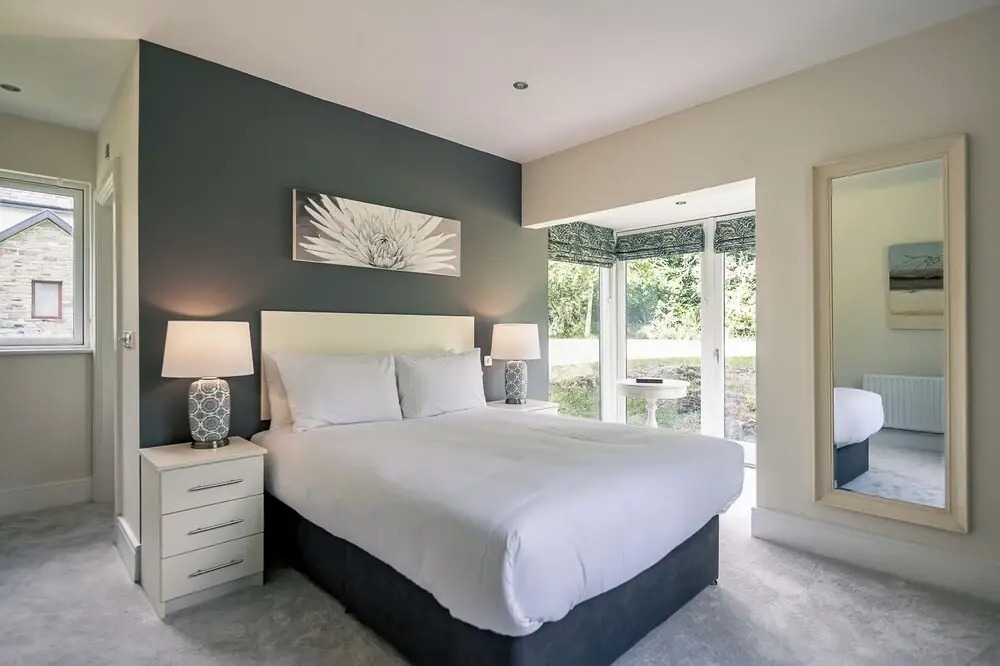 Spacious Kenmare Home to Sleep 8 Free use of Pool Onsite