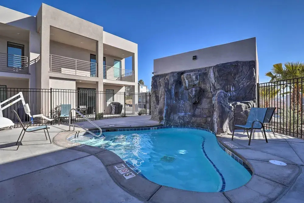 7 Mi to Snow Canyon: Townhome w/ Arcade Games!