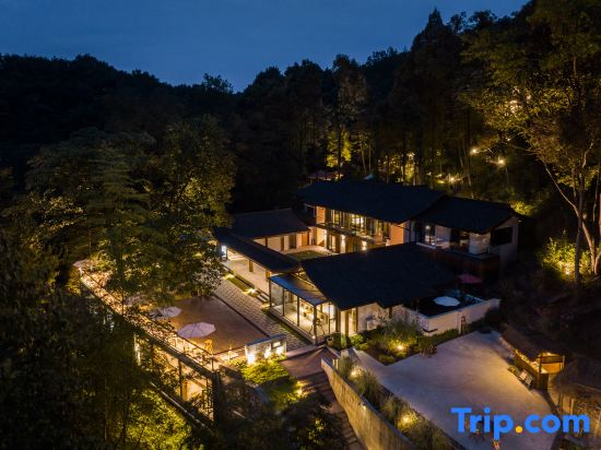 Qingcheng Mountain Just on the Stream · Mountain Stream Bamboo Forest Private Soup B&B