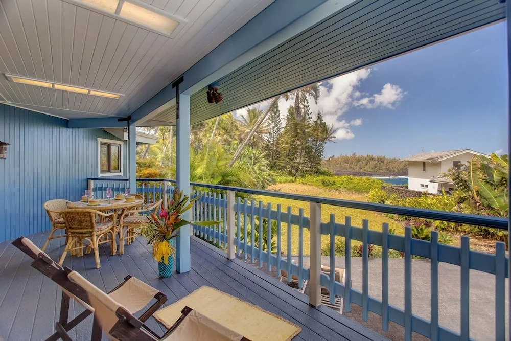 Black Sand Beach House 2 Bedroom Home