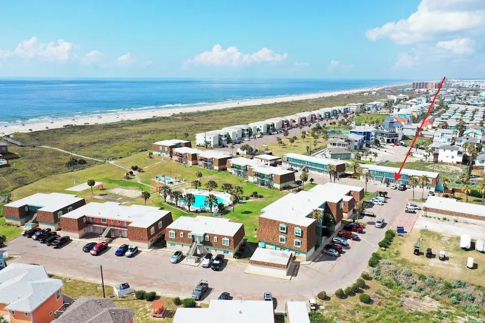 Beach Boardwalk Access, 2 Pools, Pickleball/tennis Beach Bliss by Avantstay