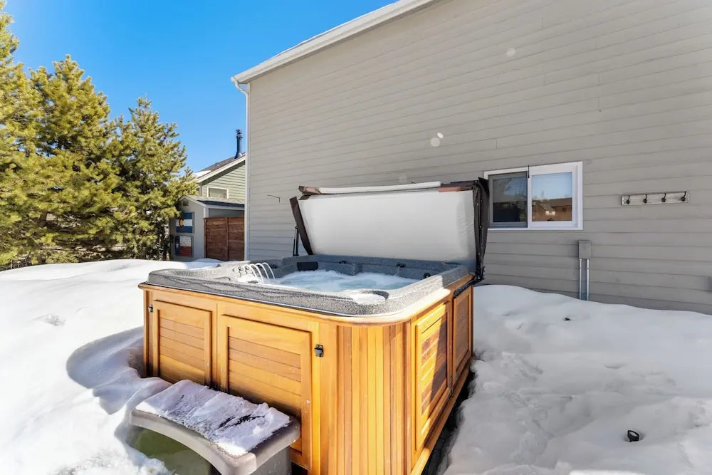 Bighorn Lodge by Summit County Mountain Retreats