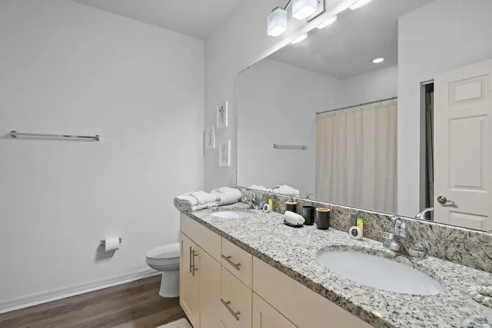 Modern 3 Bed Villa Newly Renovated Prime Location