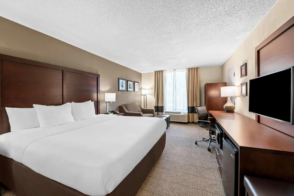 Comfort Inn & Suites Durham near Duke University