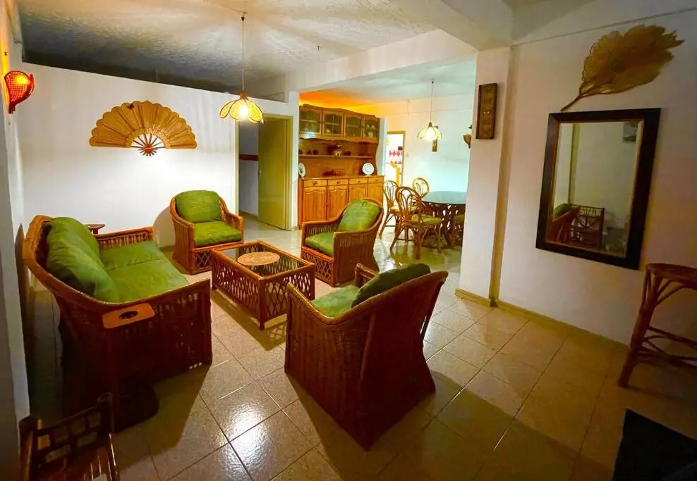 Lovely 2-bedroom condo close to the beach…