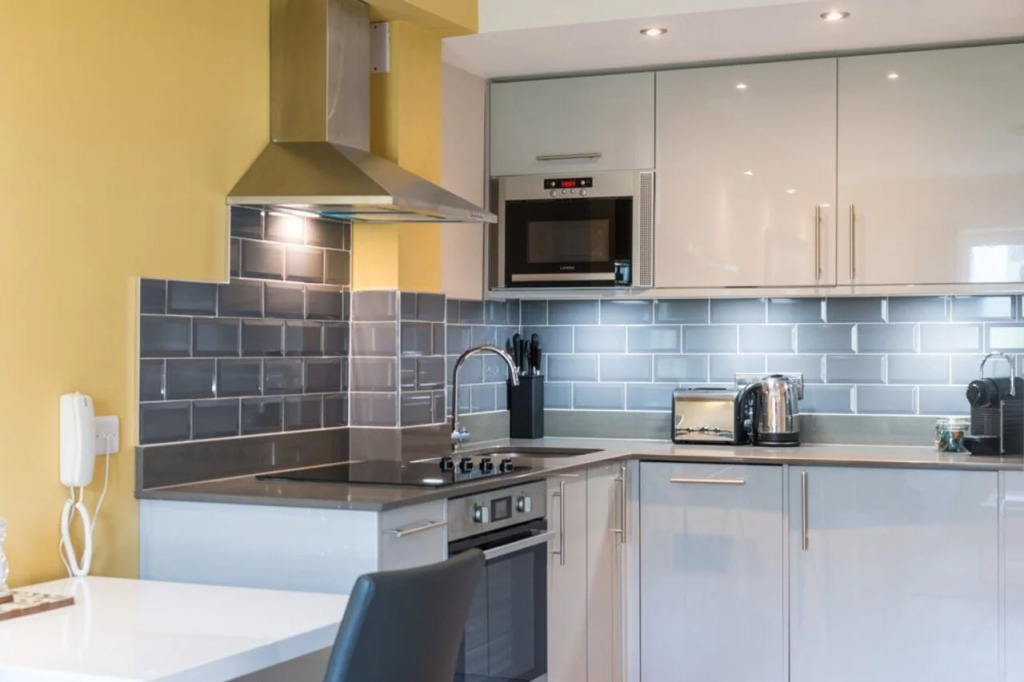 Fountain Court Apartments - Grove Executive