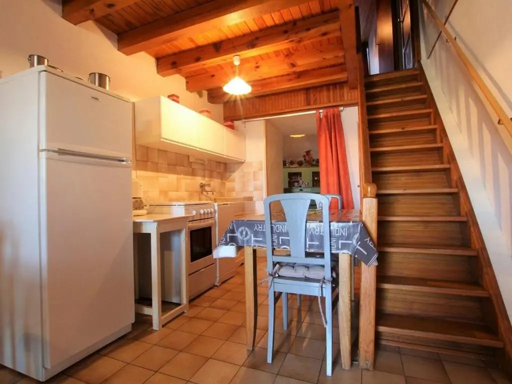 Gîte confortable en hameau calme près du Puy en Velay - 2 chambres, équipement bébé, terrain fermé - FR-1-582-141
