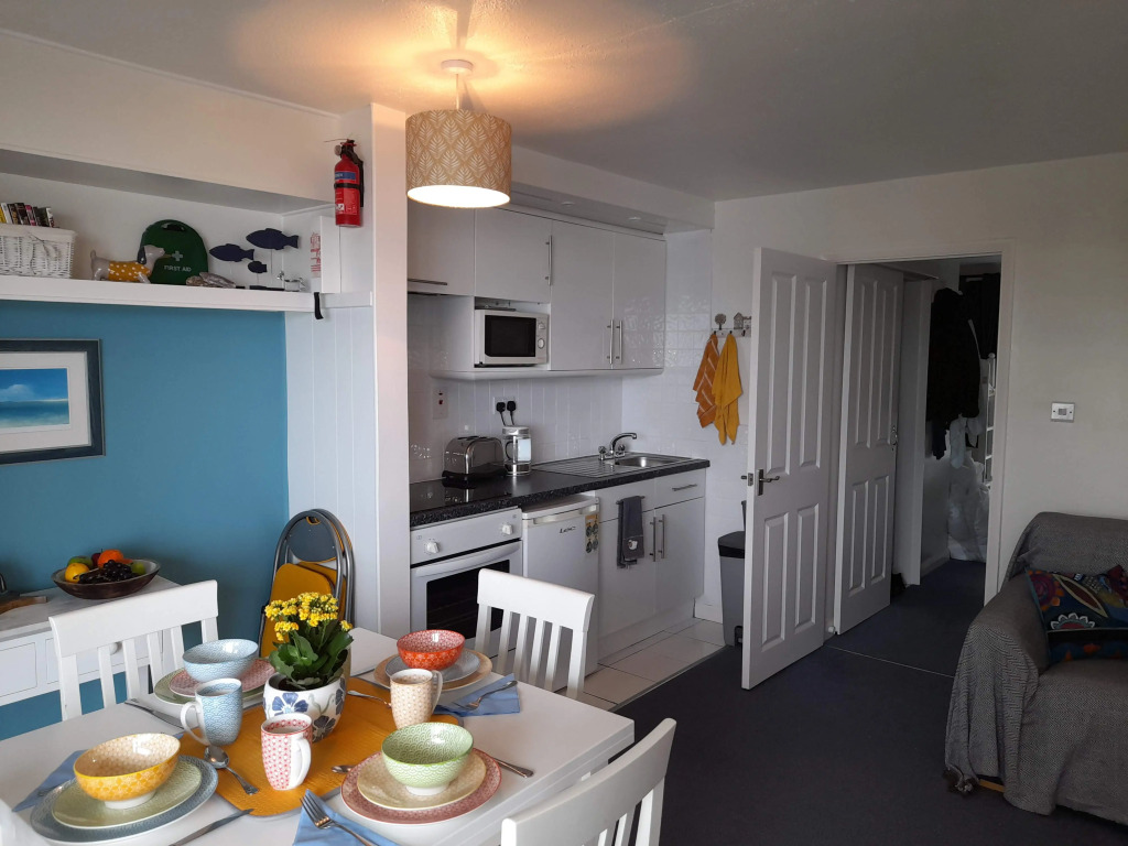 Swn Y Tonnau - Sea Front Apartment Spectacular Sea Views Parking Direct Beach Access