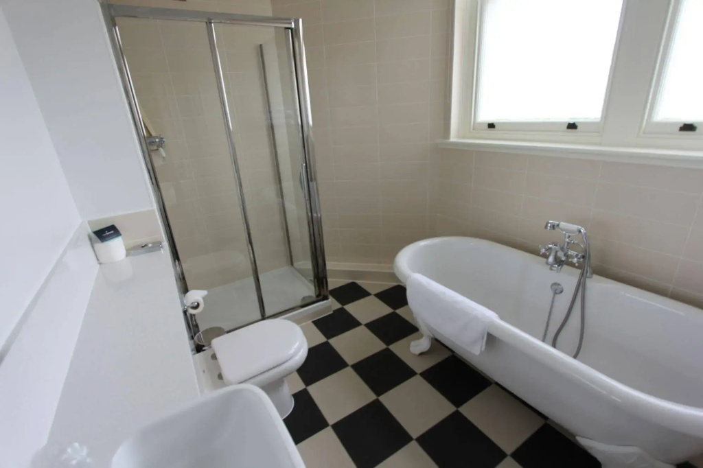 Yarrow Hotel