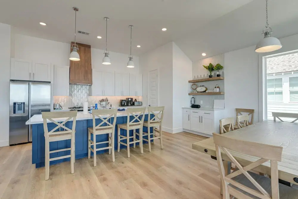 Ocean Views, Steps to Sand! Coastal Galveston Gem
