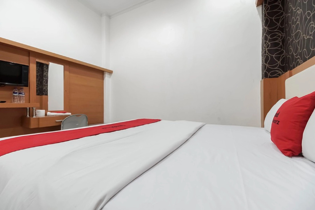 RedDoorz near Mall Panakkukang 3