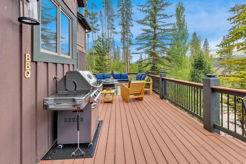 Majestic Lodge Retreat Amenities & Views