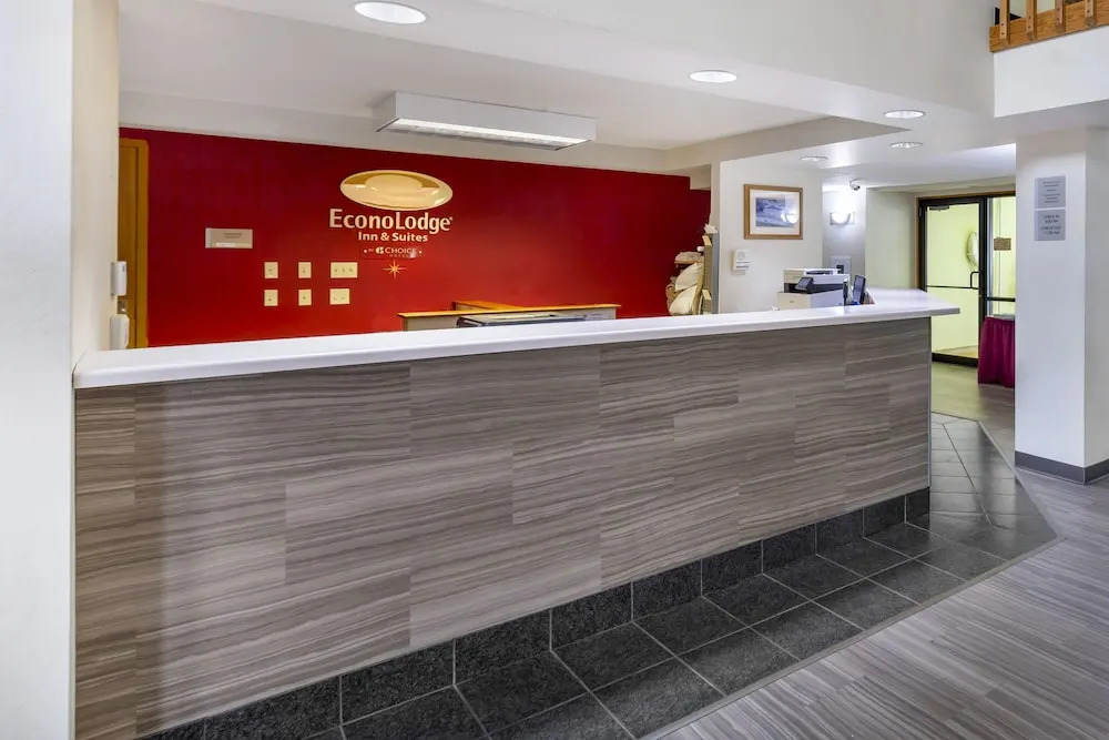 Riverview Inn & Suites