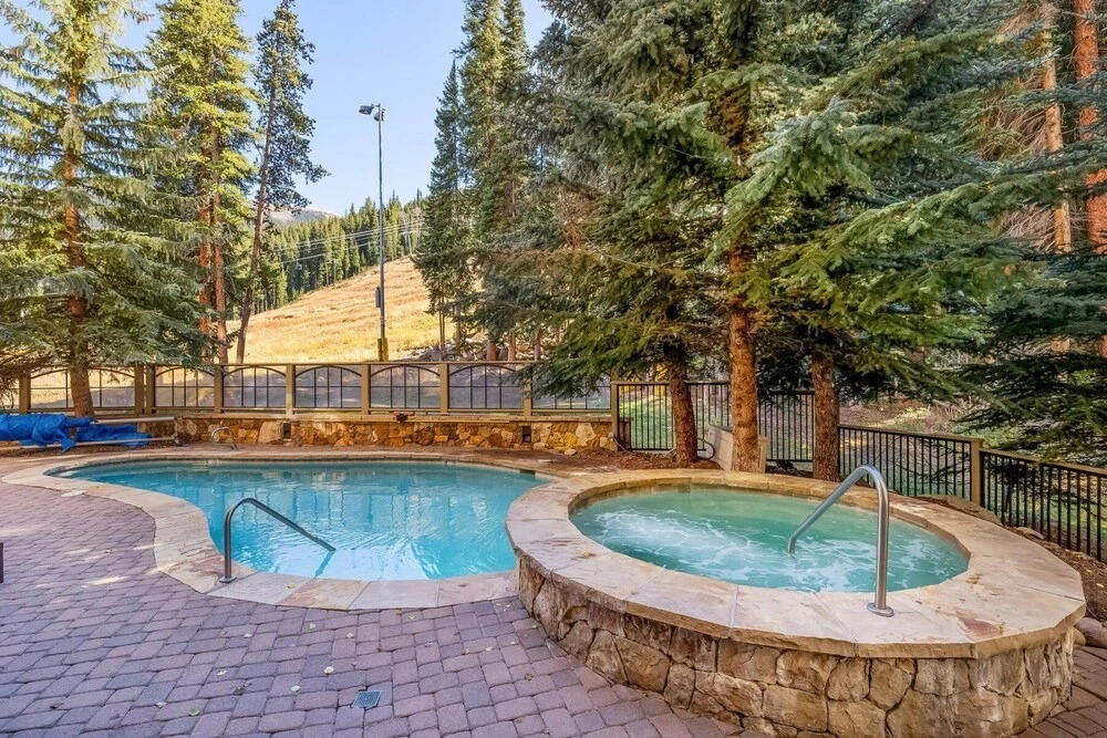 Kindred Resort Luxury Ski In, Ski Out 3 Bedroom Residence at the River Run Gondola