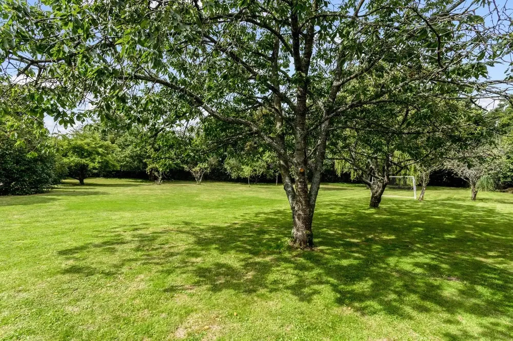 Spacious & Stylish Cotswold Family home