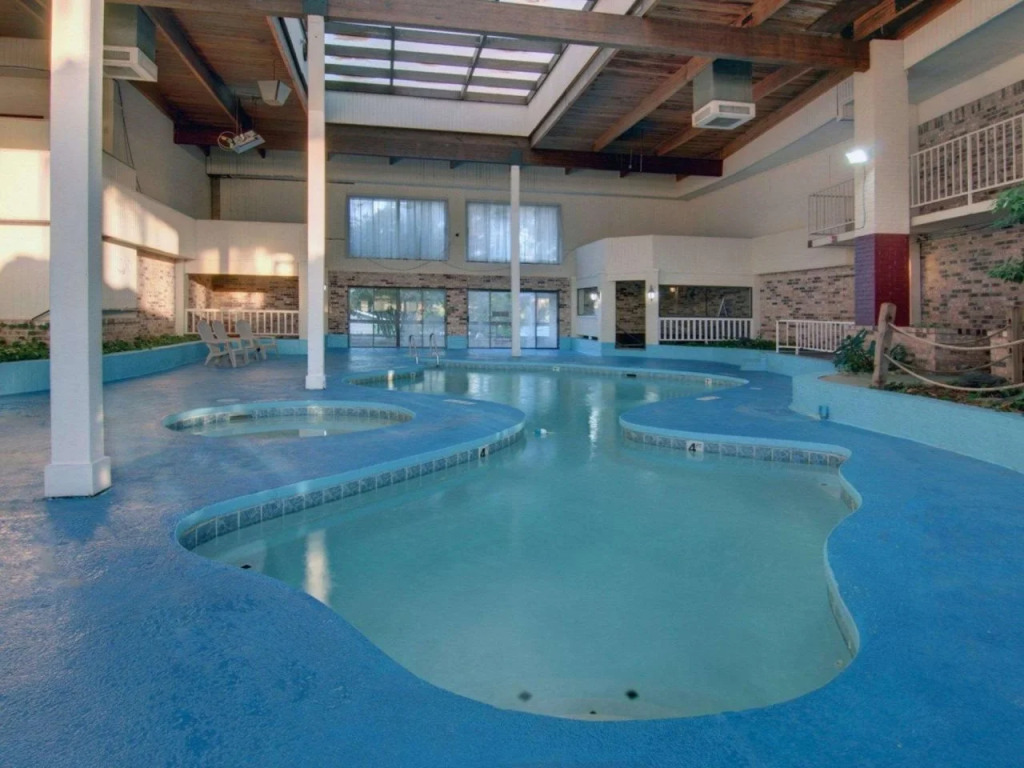 Econo Lodge Conference Center