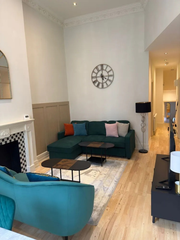 Newly Refurbished - Awesome 3 Bedroom Notting Hill Very Central With a Balcony